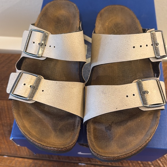 Women’s Birkenstock Arizona Slide Sandals. Taupe, 2-strap with buckles. - Picture 2 of 5
